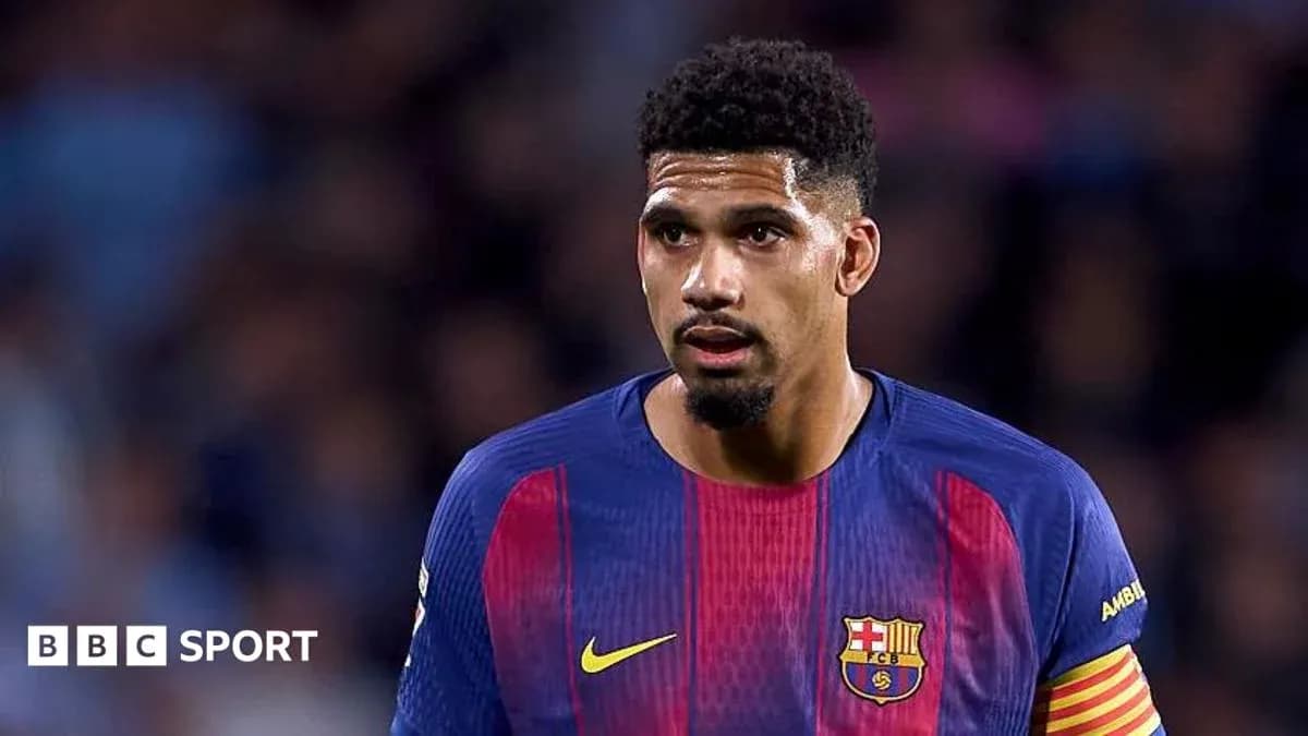 Jugador de Barcelona en el campo durante el partido Jugador de Barcelona en el campo durante el partido