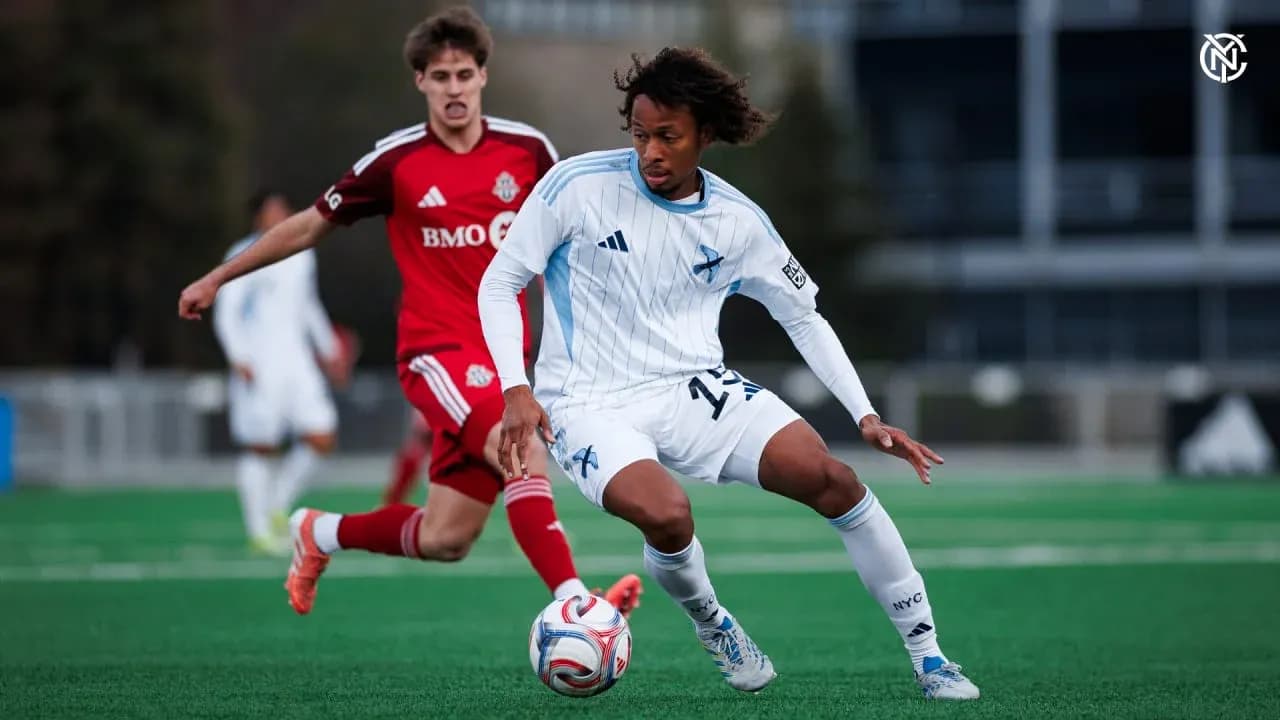 Jugador de Connecticut FC contra New York City II Jugador de Connecticut FC contra New York City II