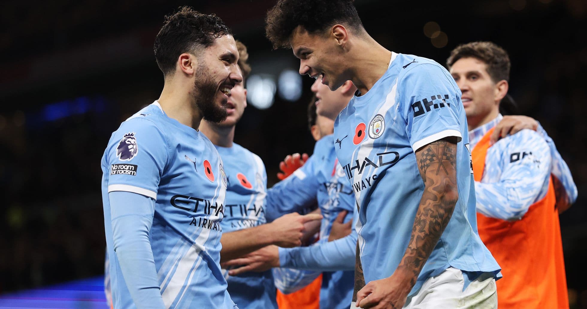 Jugadores de Manchester City celebrando un gol Jugadores de Manchester City celebrando un gol