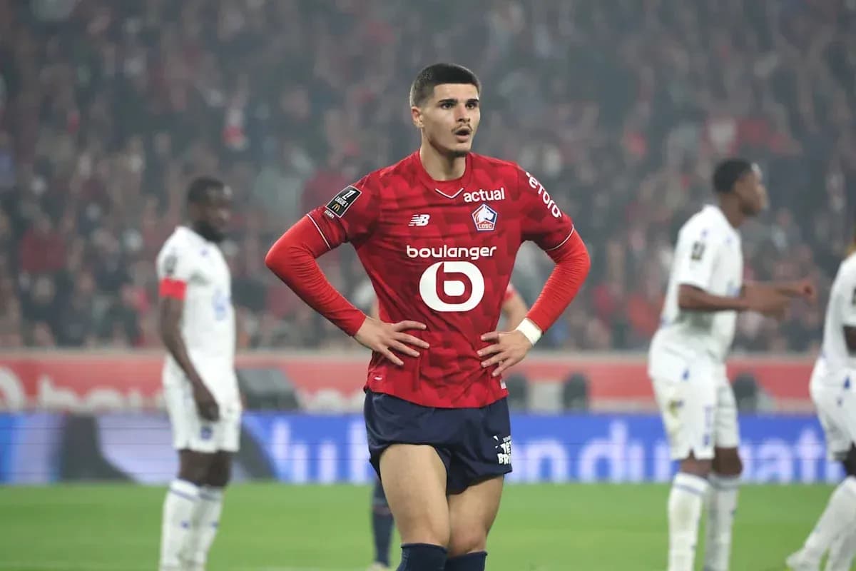 Jugador de Lille en acción durante el partido Jugador de Lille en acción durante el partido