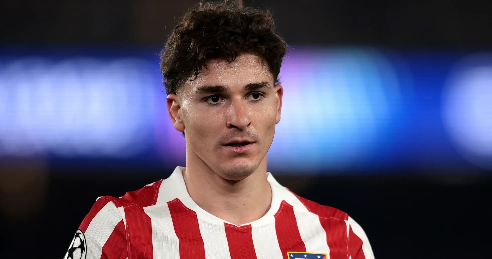Jugador del Atlético de Madrid en el campo Jugador del Atlético de Madrid en el campo