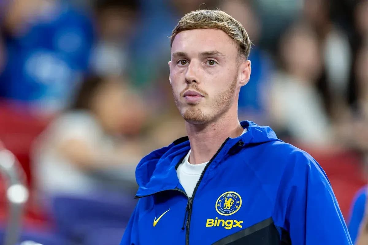 Jugador de Chelsea en la zona de calentamiento Jugador de Chelsea en la zona de calentamiento