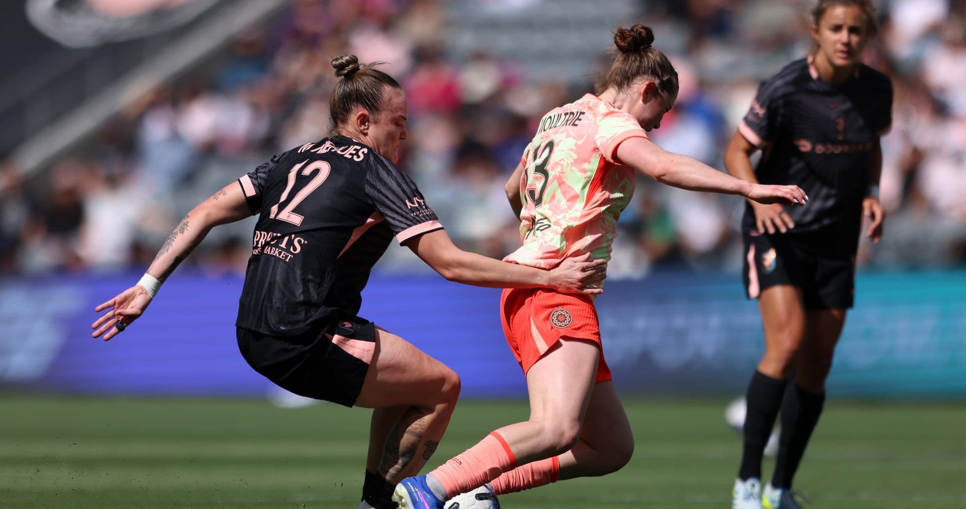 Jugadora de Portland Thorns en acción Jugadora de Portland Thorns en acción