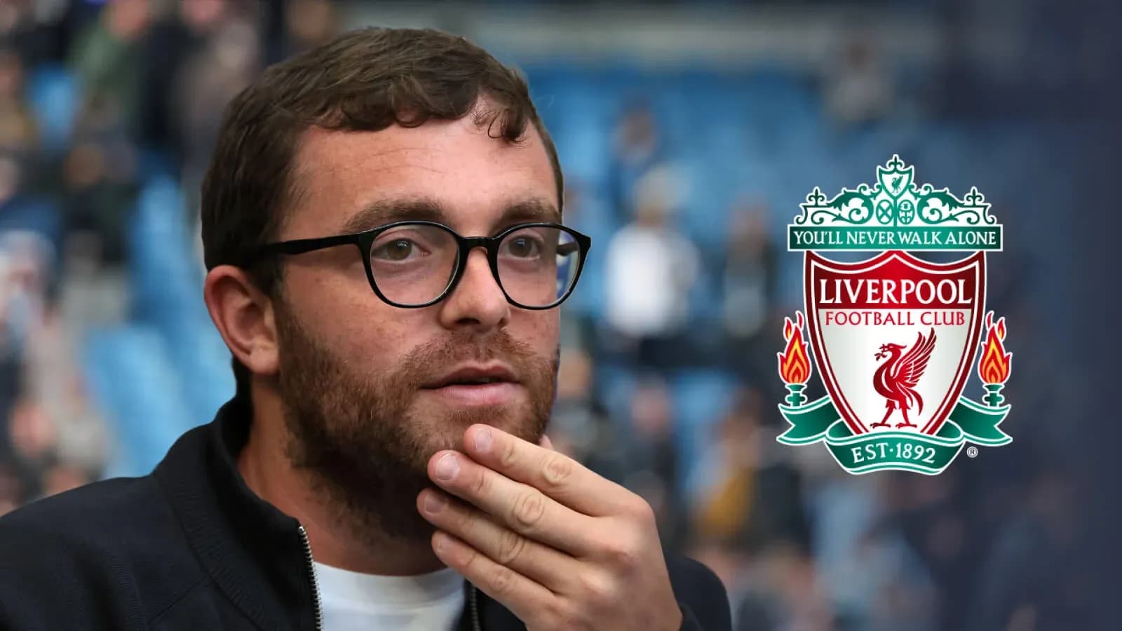 Hombre pensativo con logo de Liverpool de fondo Hombre pensativo con logo de Liverpool de fondo