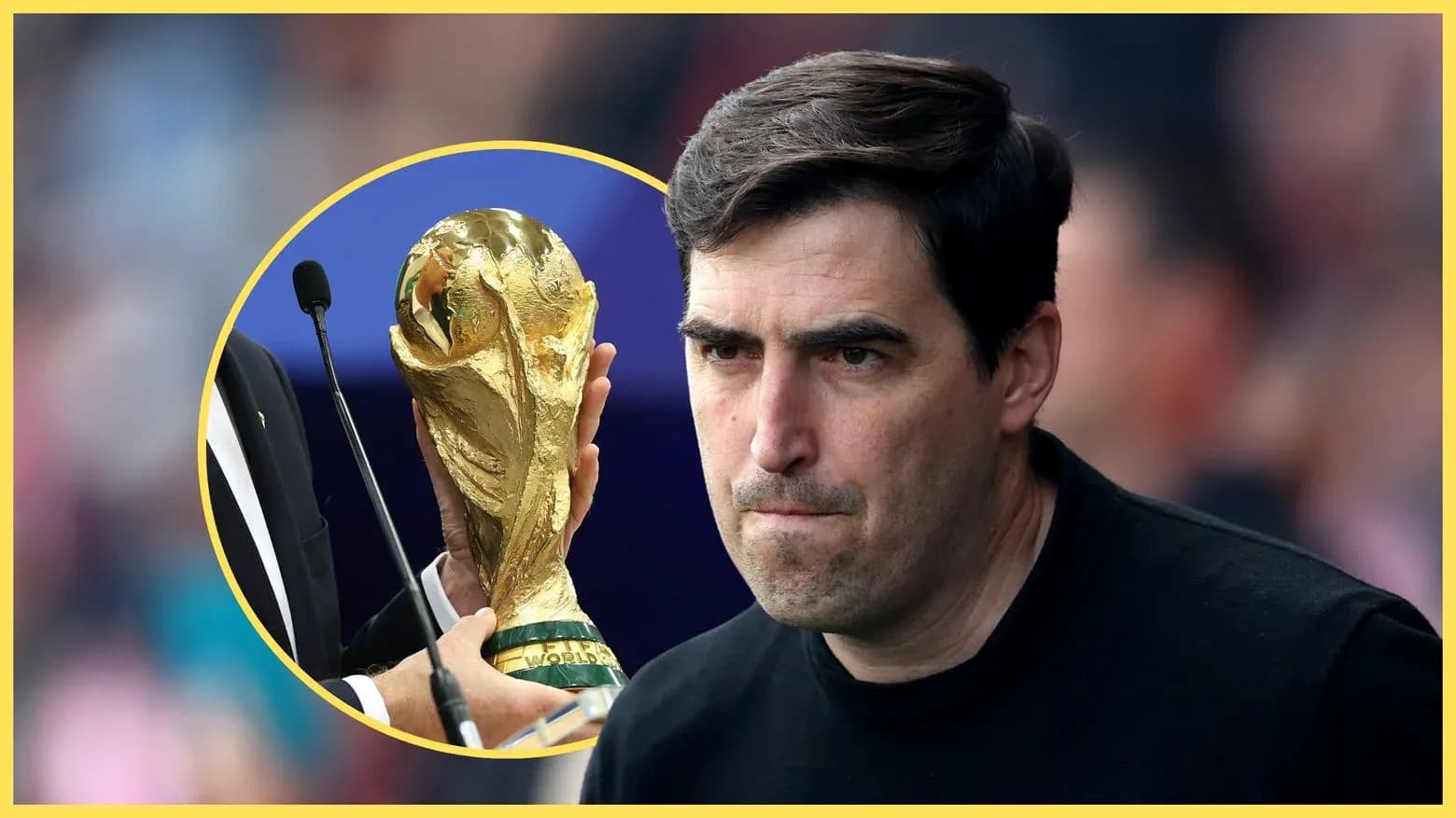 Entrenador observando la Copa del Mundo Entrenador observando la Copa del Mundo