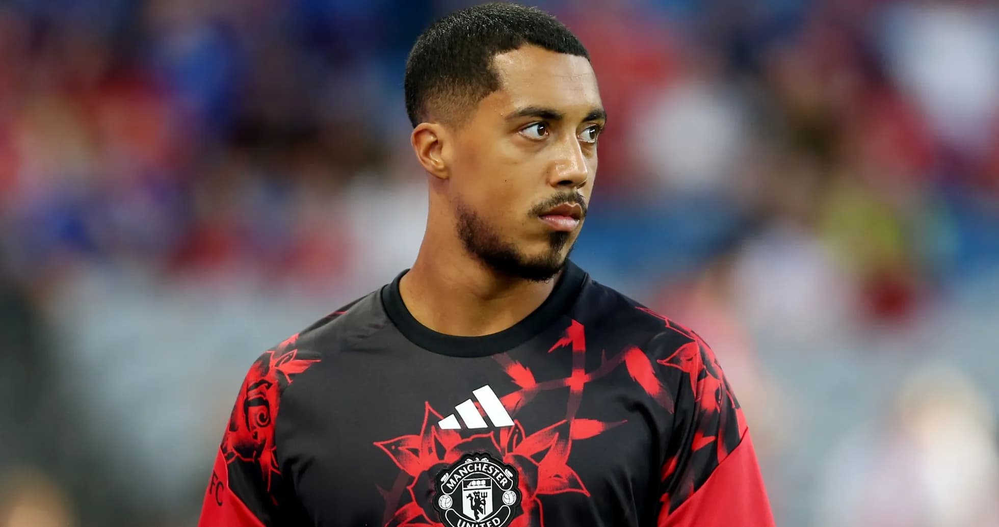 Jugador de Manchester United en calentamiento previo al partido Jugador de Manchester United en calentamiento previo al partido