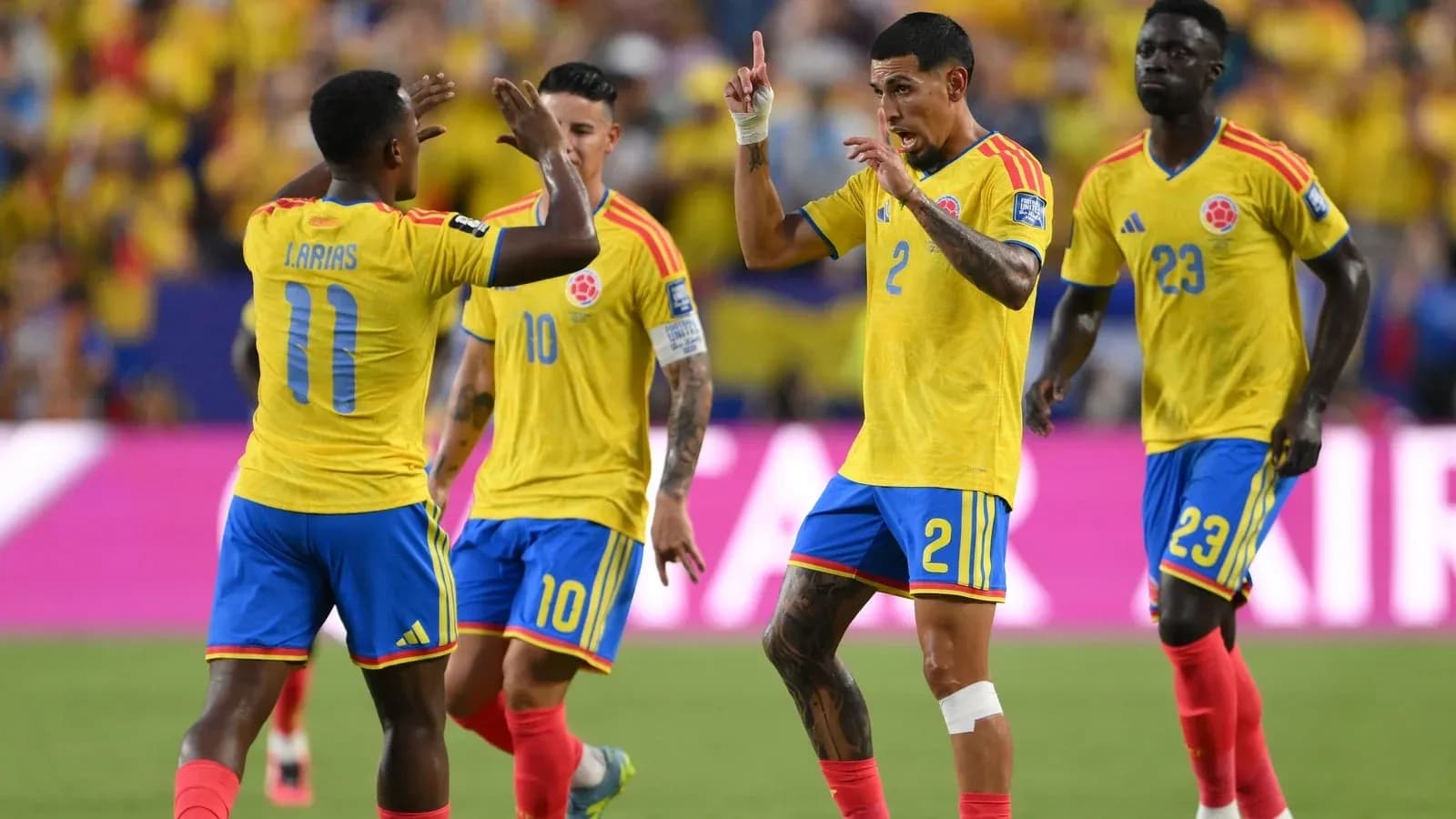 Jugadores de Colombia celebrando un gol en el partido Jugadores de Colombia celebrando un gol en el partido