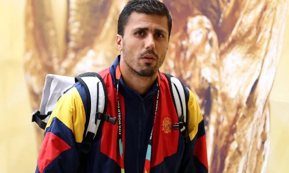 Jugador con chaqueta de España en evento deportivo Jugador con chaqueta de España en evento deportivo