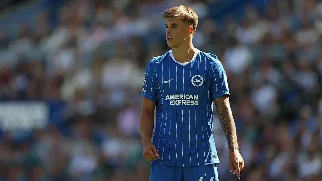 Jugador de Brighton en acción en el campo Jugador de Brighton en acción en el campo