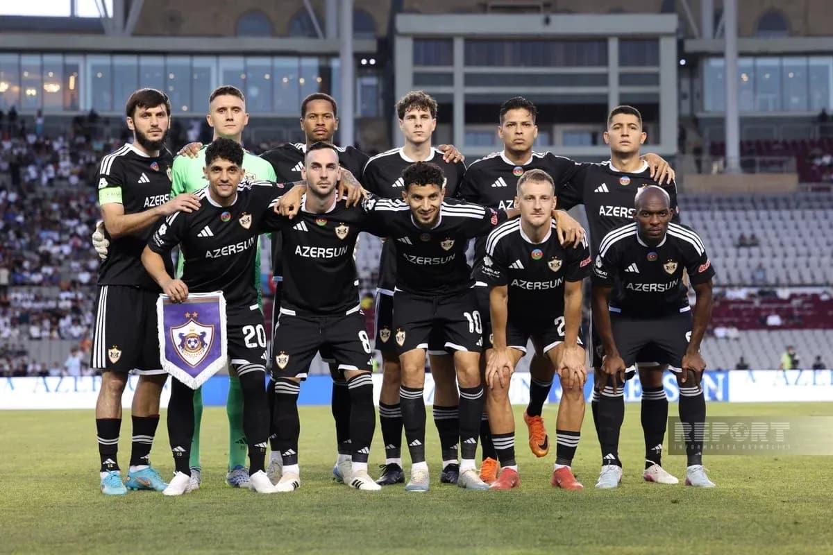 Equipo de Qarabag antes del partido Equipo de Qarabag antes del partido