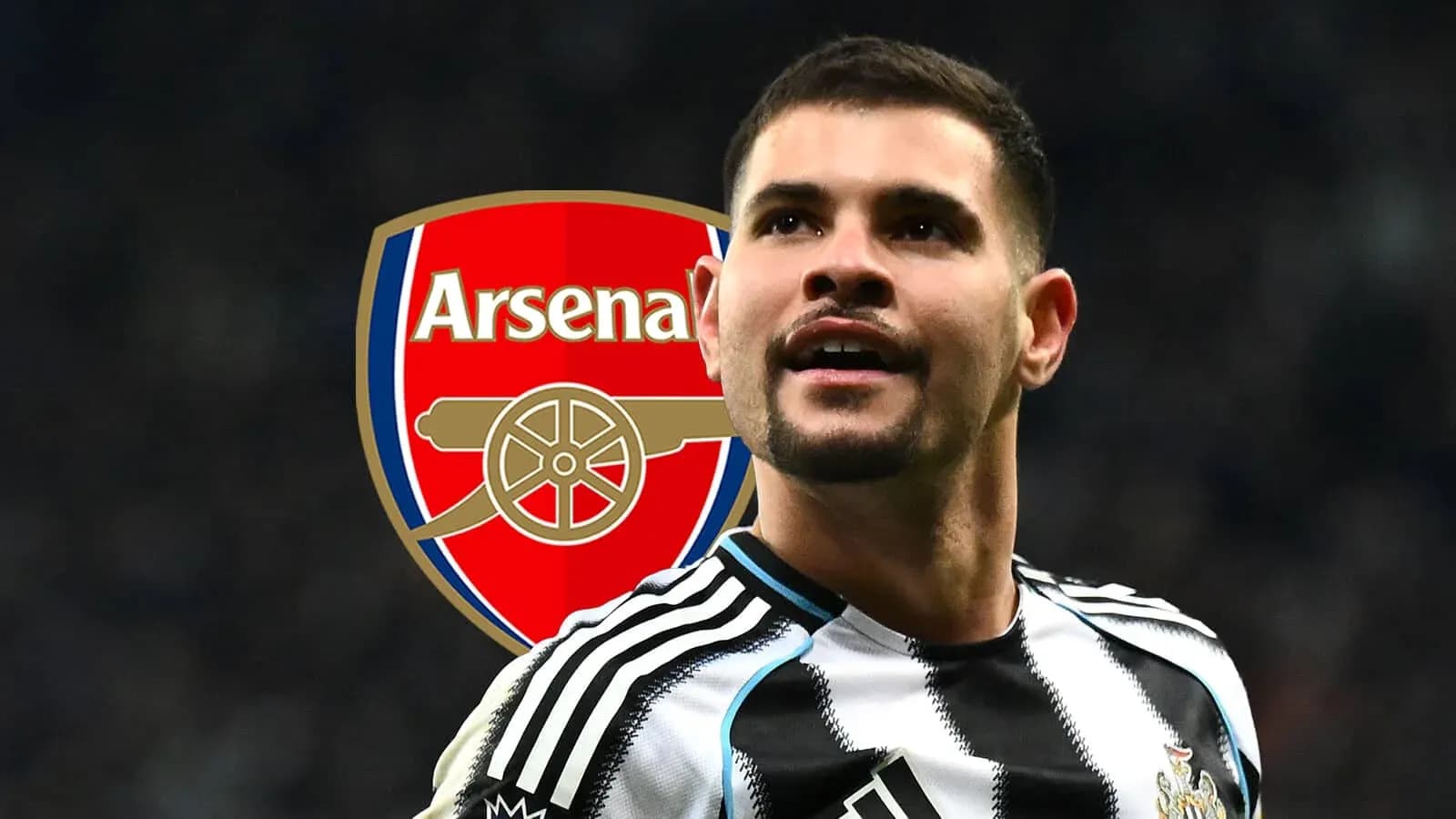 Jugador de Newcastle con logo de Arsenal de fondo Jugador de Newcastle con logo de Arsenal de fondo