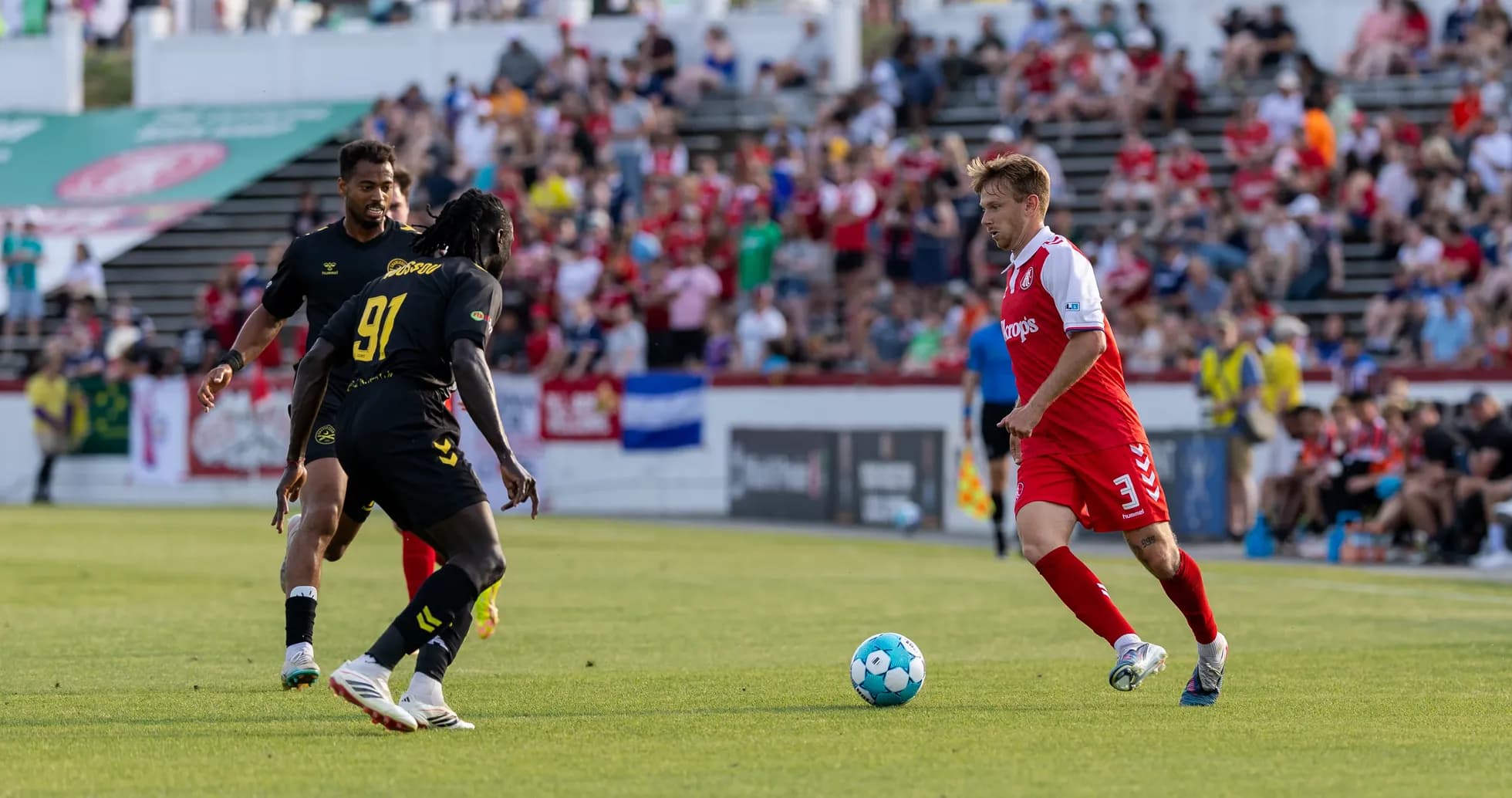 Jugadores de Charleston Battery y FC Tulsa en acción Jugadores de Charleston Battery y FC Tulsa en acción