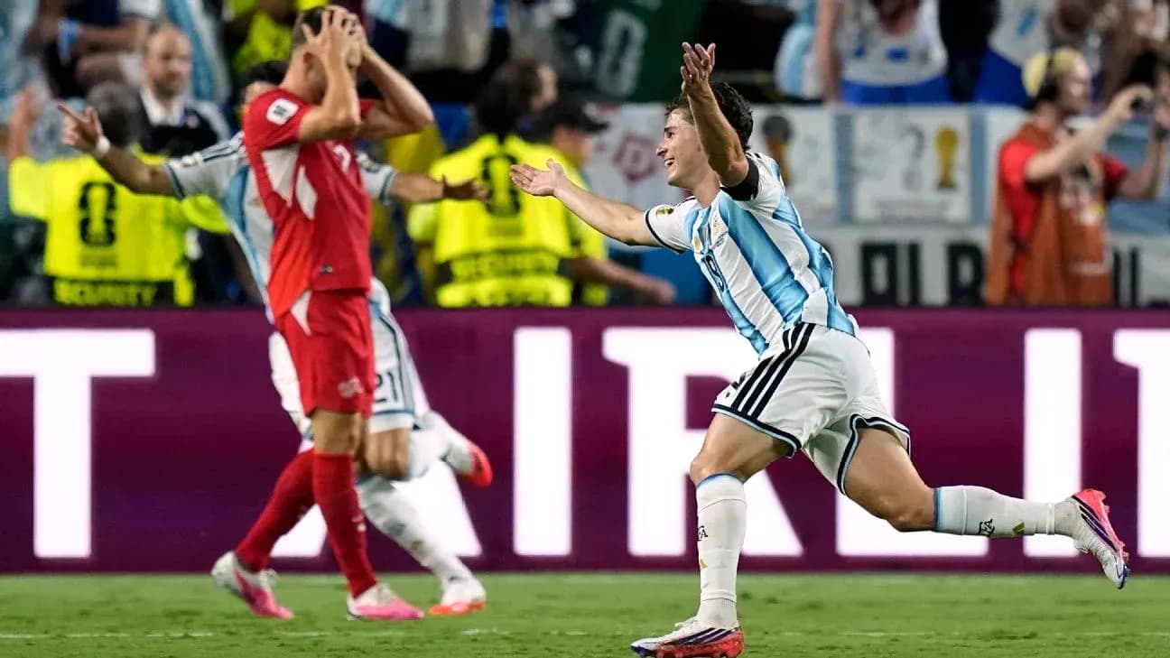 Jugador de Argentina celebra un gol en el partido Jugador de Argentina celebra un gol en el partido