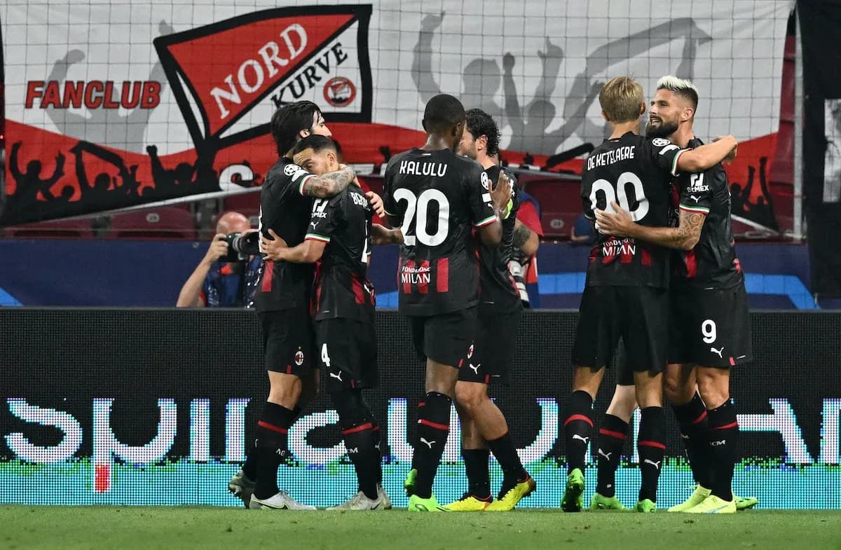 Jugadores de AC Milan celebrando un gol Jugadores de AC Milan celebrando un gol