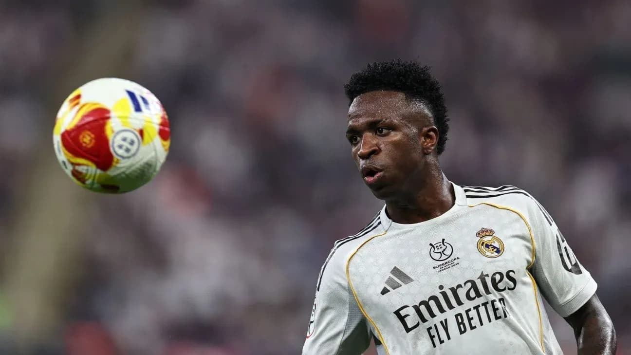 Vinícius Júnior controlando el balón durante un partido Vinícius Júnior controlando el balón durante un partido