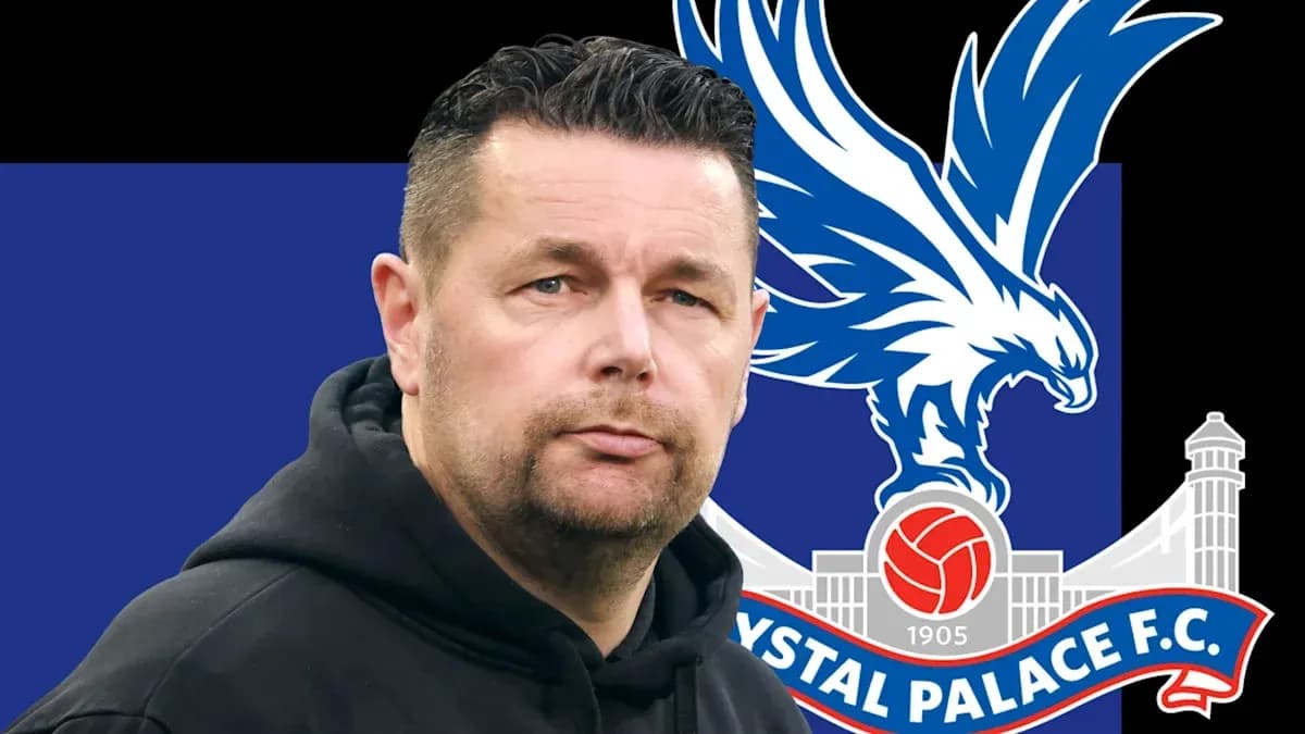 Entrenador de Crystal Palace con el logo del club Entrenador de Crystal Palace con el logo del club