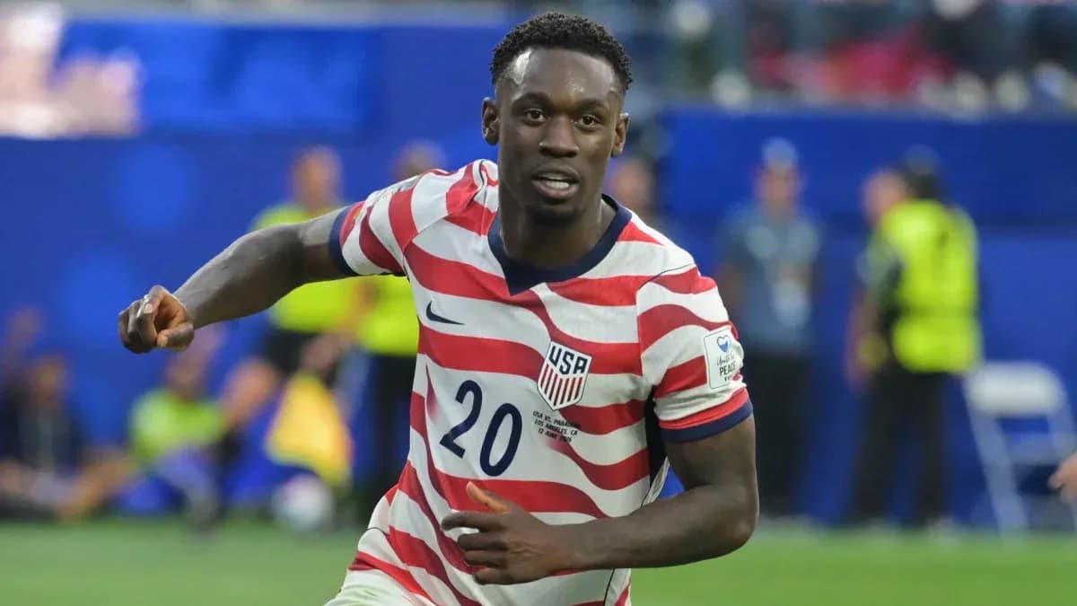 Jugador de Estados Unidos celebrando un gol Jugador de Estados Unidos celebrando un gol