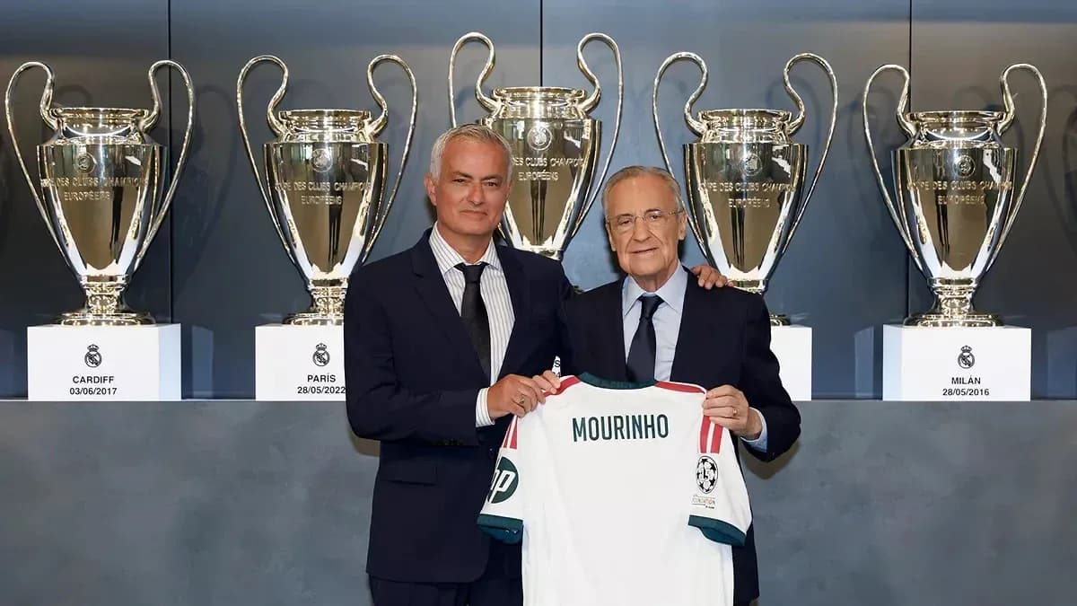 Mourinho y presidente del Real Madrid con camiseta Mourinho y presidente del Real Madrid con camiseta