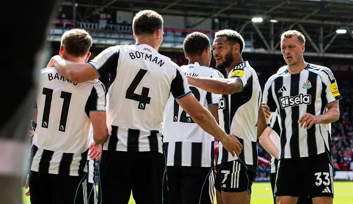 Jugadores de Newcastle celebrando un gol juntos Jugadores de Newcastle celebrando un gol juntos