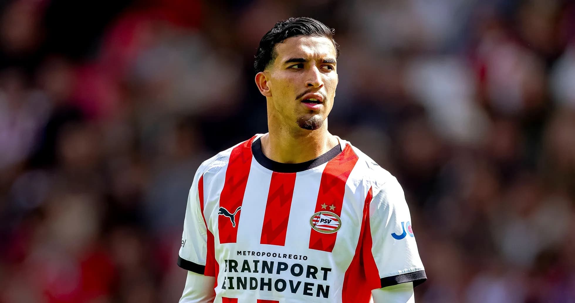Jugador de PSV en acción durante un partido Jugador de PSV en acción durante un partido
