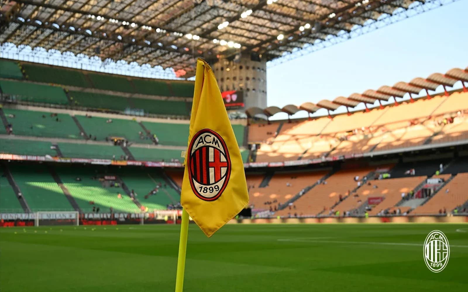 Esquina del campo del AC Milan en San Siro Esquina del campo del AC Milan en San Siro