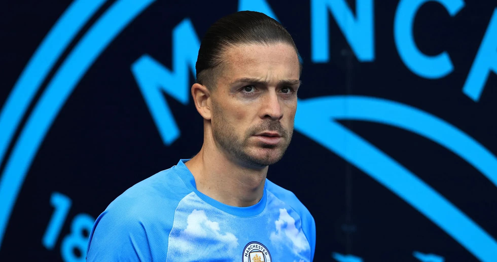 Jugador de Manchester City en uniforme antes del partido Jugador de Manchester City en uniforme antes del partido
