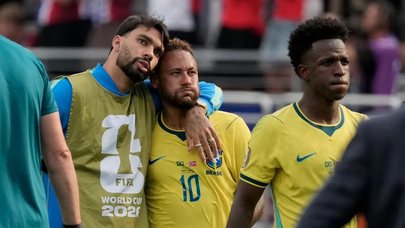 Jugadores de Brasil en el banquillo tras el partido Jugadores de Brasil en el banquillo tras el partido