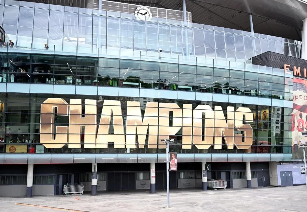 Exterior del estadio con la palabra 'CHAMPIONS' Exterior del estadio con la palabra 'CHAMPIONS'