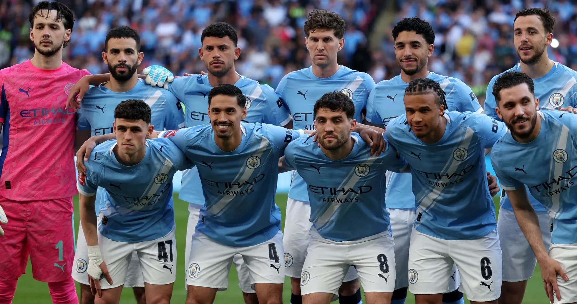 Jugadores de Manchester City posando para la foto Jugadores de Manchester City posando para la foto