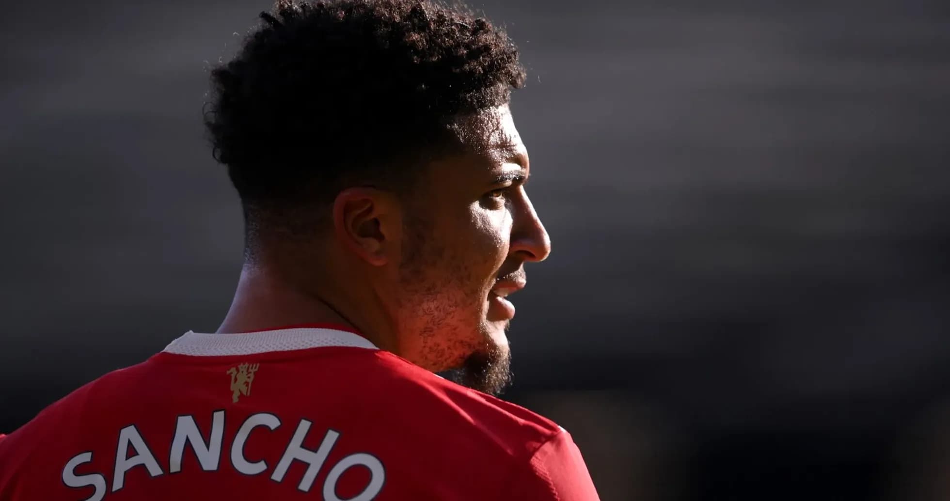 Jugador de Manchester United con camiseta roja Jugador de Manchester United con camiseta roja