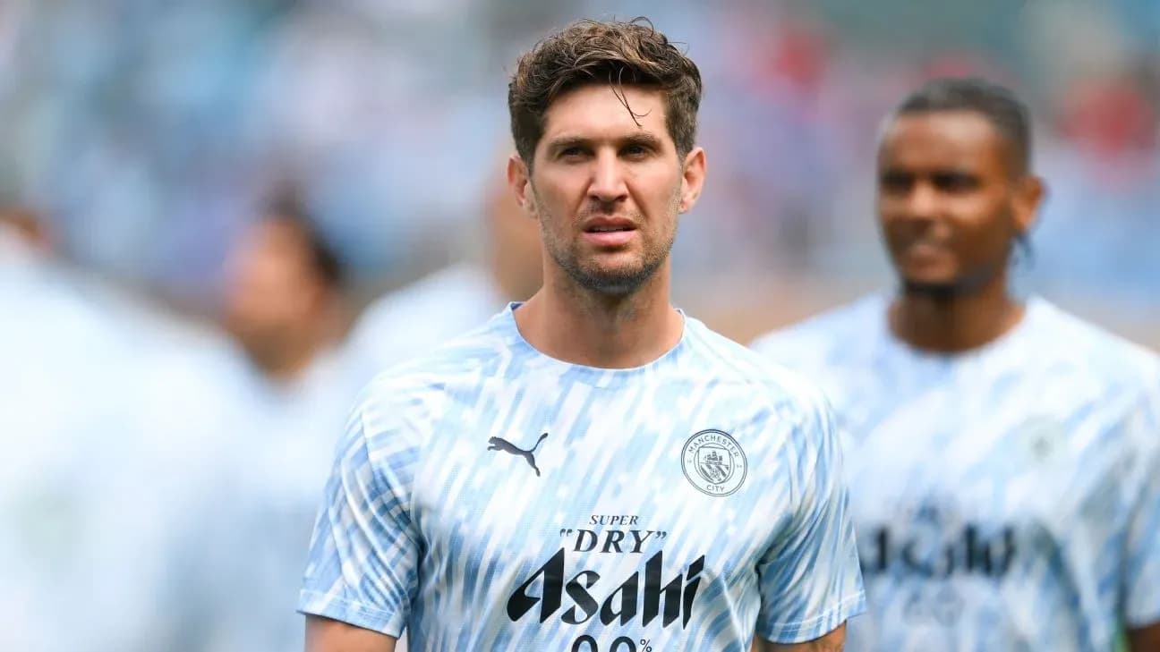 Jugador de Manchester City en la cancha durante el calentamiento Jugador de Manchester City en la cancha durante el calentamiento