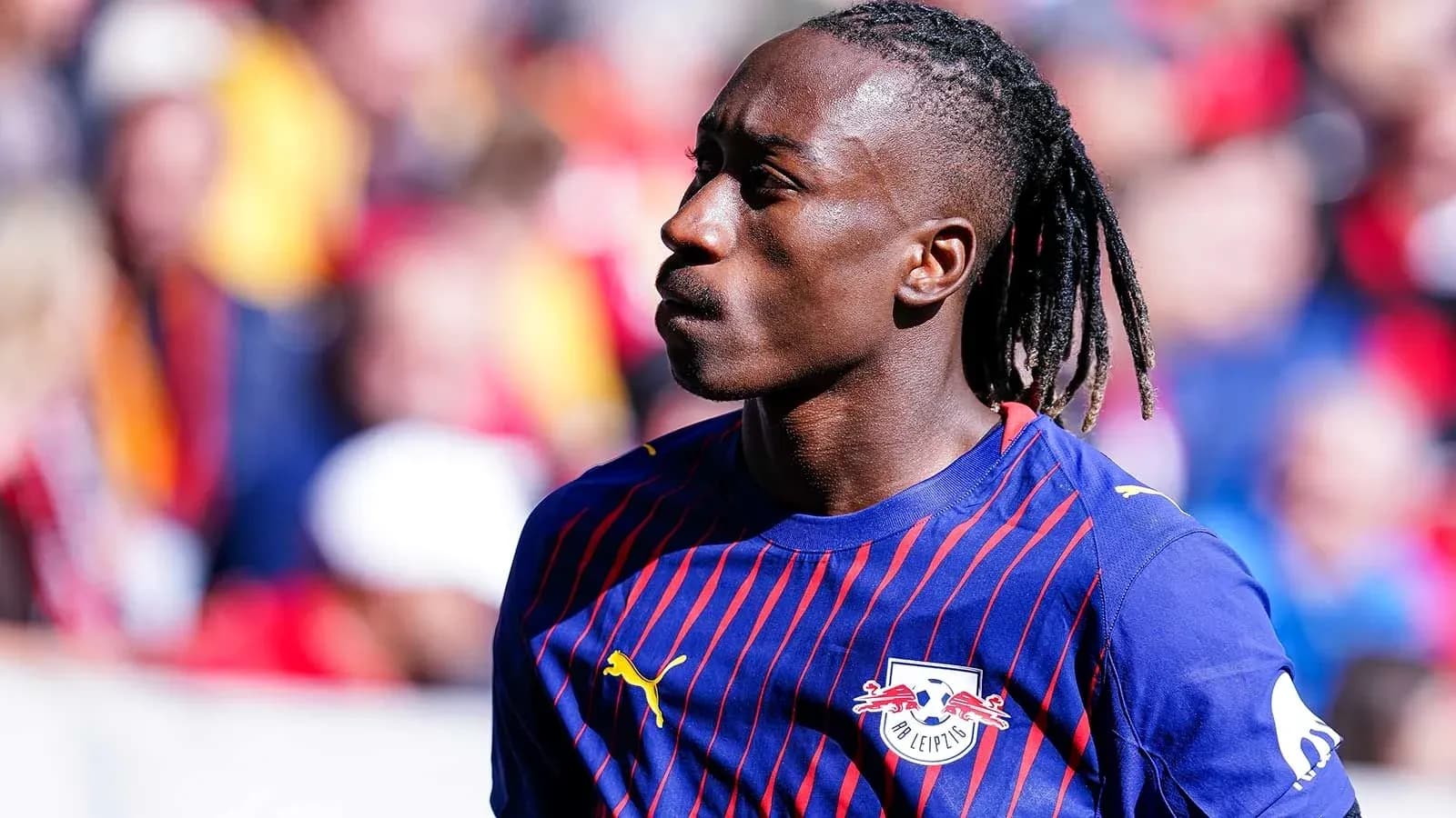 Jugador de RB Leipzig en el campo antes del partido Jugador de RB Leipzig en el campo antes del partido