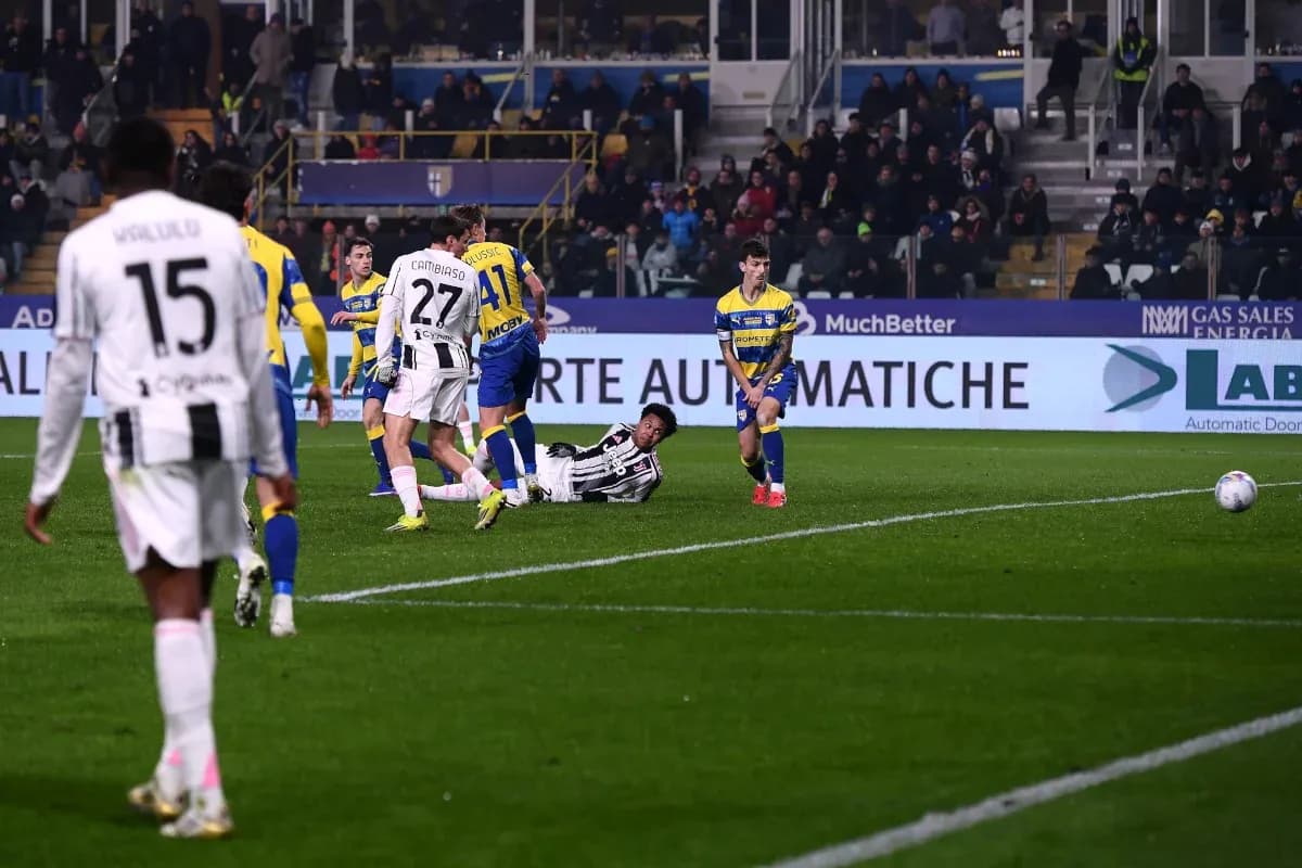 Acción entre Juventus y Parma en Serie A Acción entre Juventus y Parma en Serie A