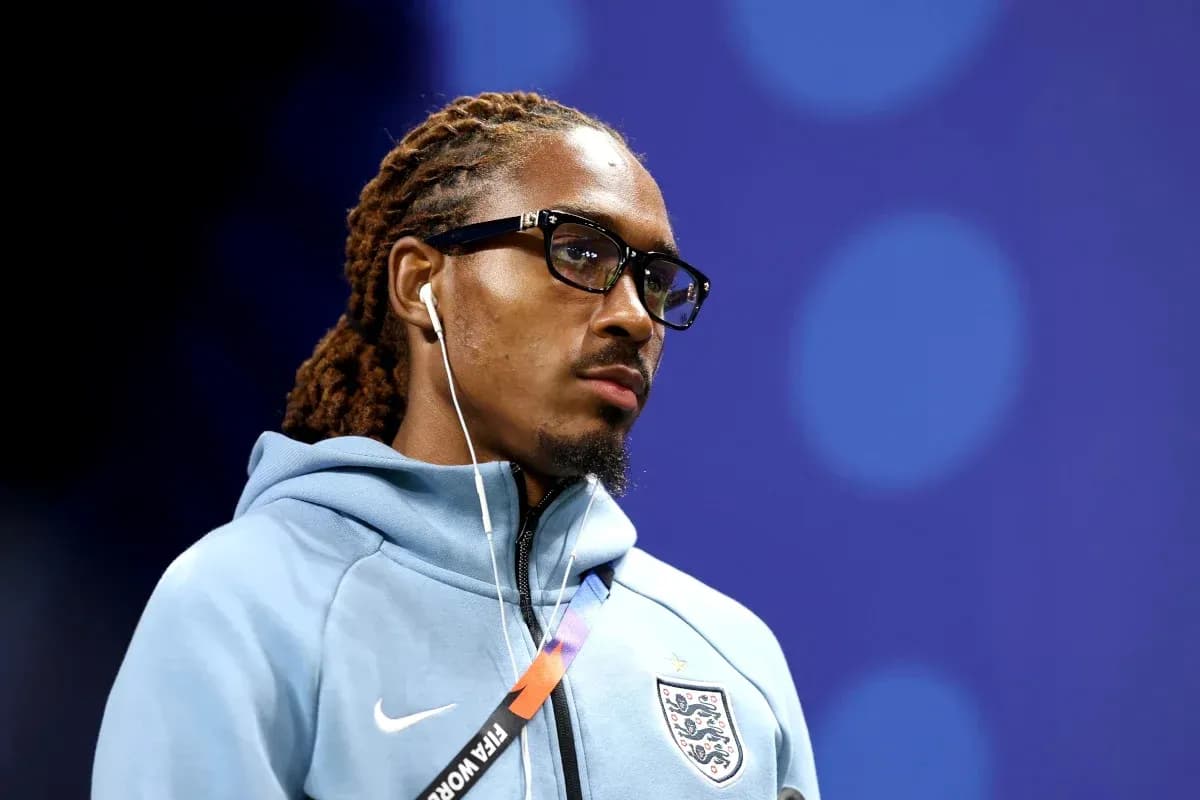 Jugador con auriculares en vestuario de Inglaterra Jugador con auriculares en vestuario de Inglaterra