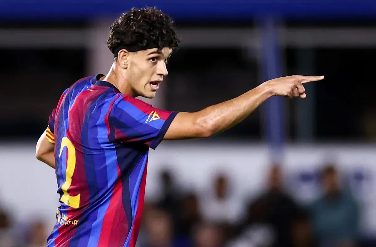 Jugador de Barcelona señalando durante el partido Jugador de Barcelona señalando durante el partido