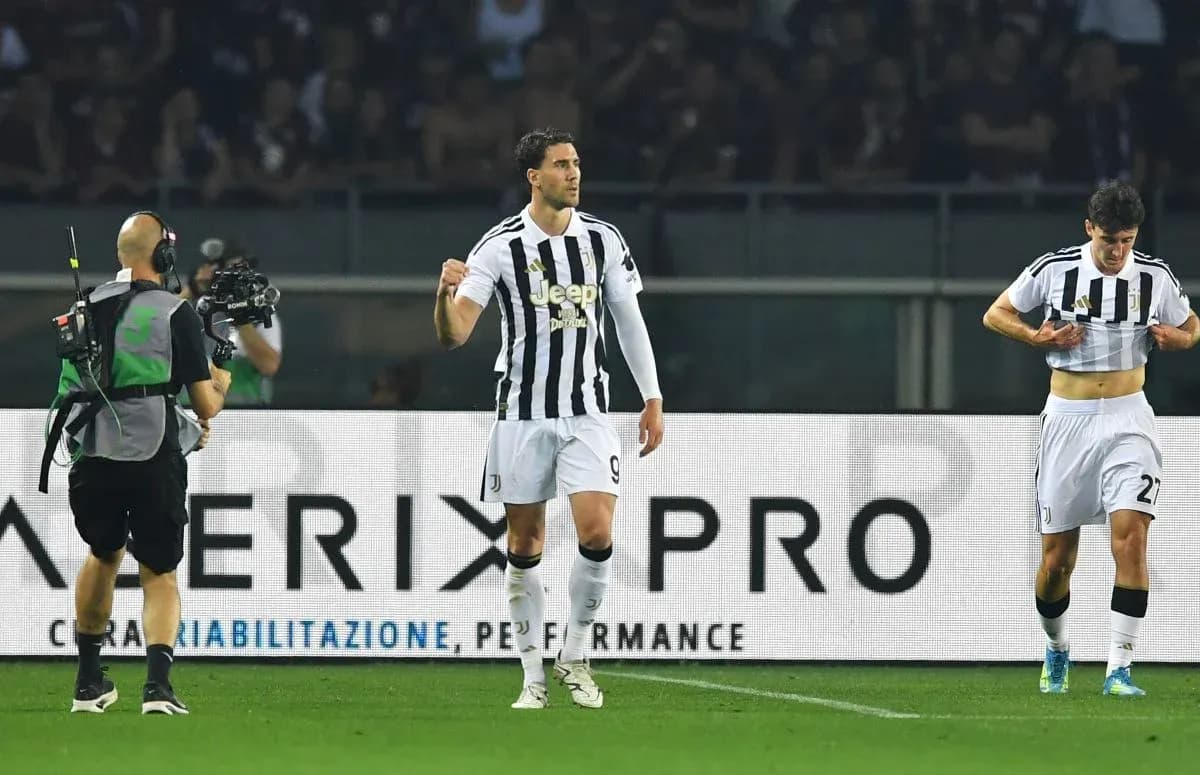 Jugador de Juventus celebra un gol Jugador de Juventus celebra un gol