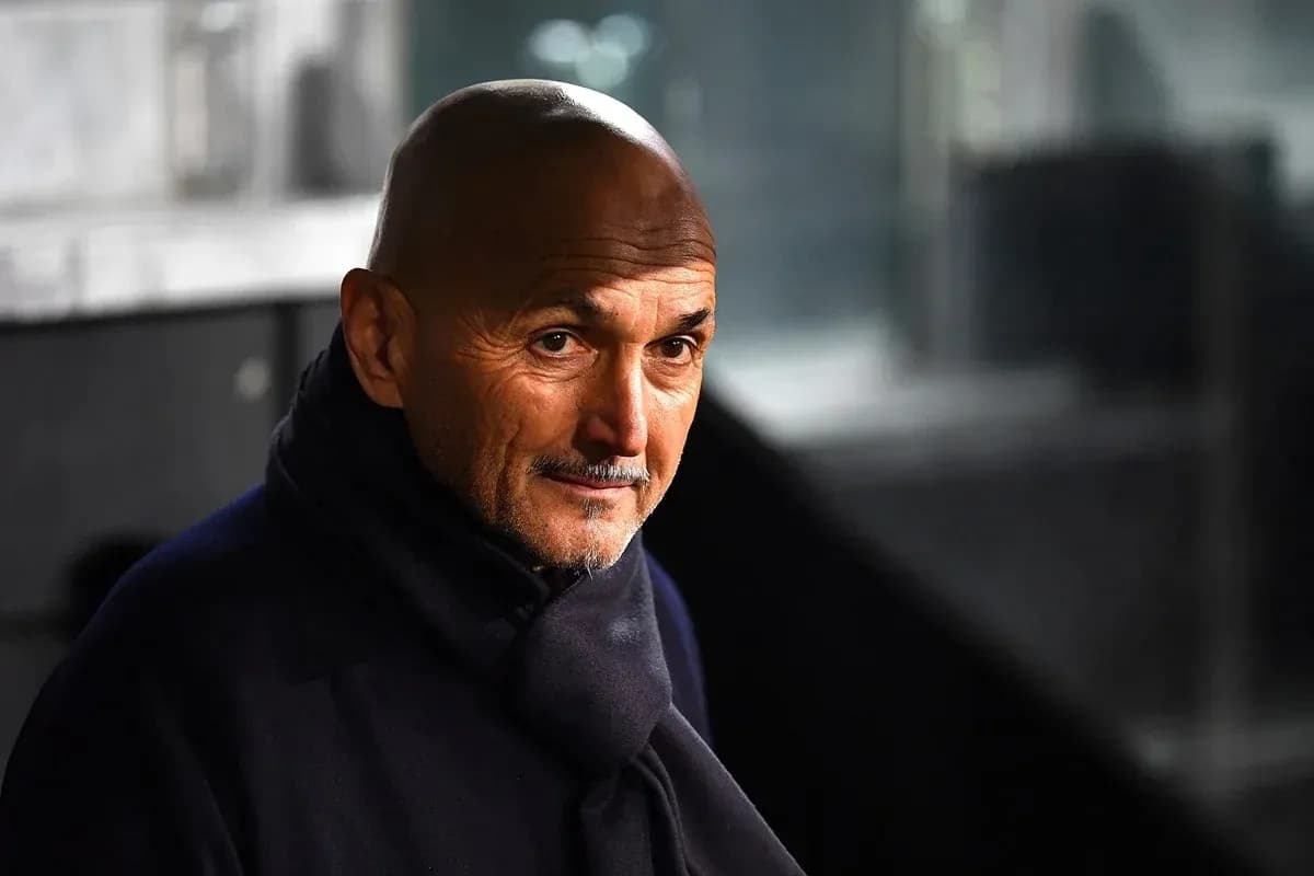 Entrenador en la banca durante un partido Entrenador en la banca durante un partido