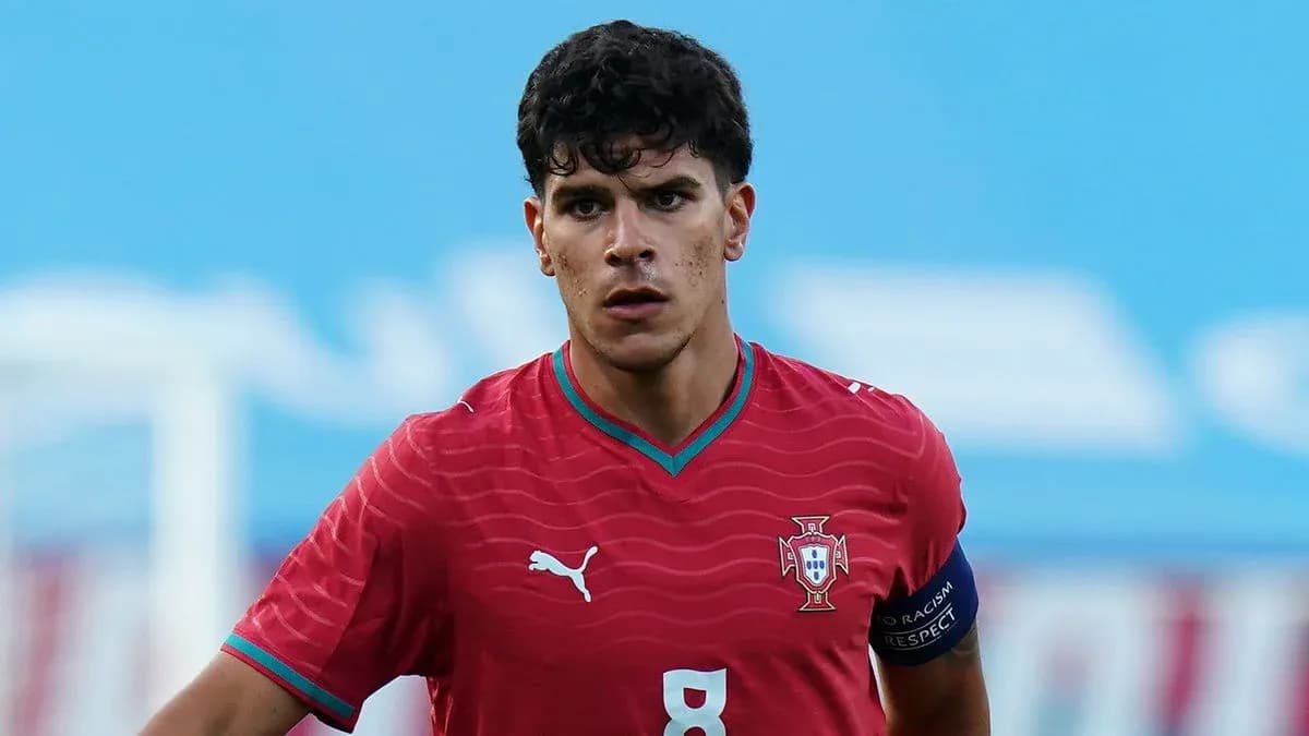 Jugador de Portugal en acción durante un partido Jugador de Portugal en acción durante un partido
