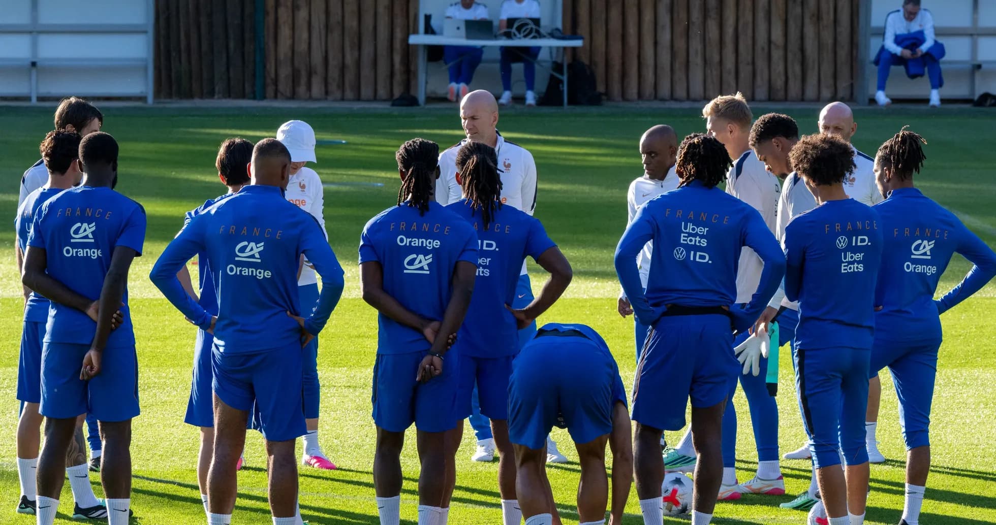 Jugadores de Francia en entrenamiento con el entrenador Jugadores de Francia en entrenamiento con el entrenador