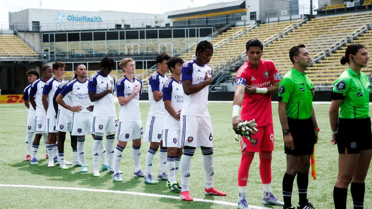 Jugadores de Orlando City II alineados antes del partido Jugadores de Orlando City II alineados antes del partido