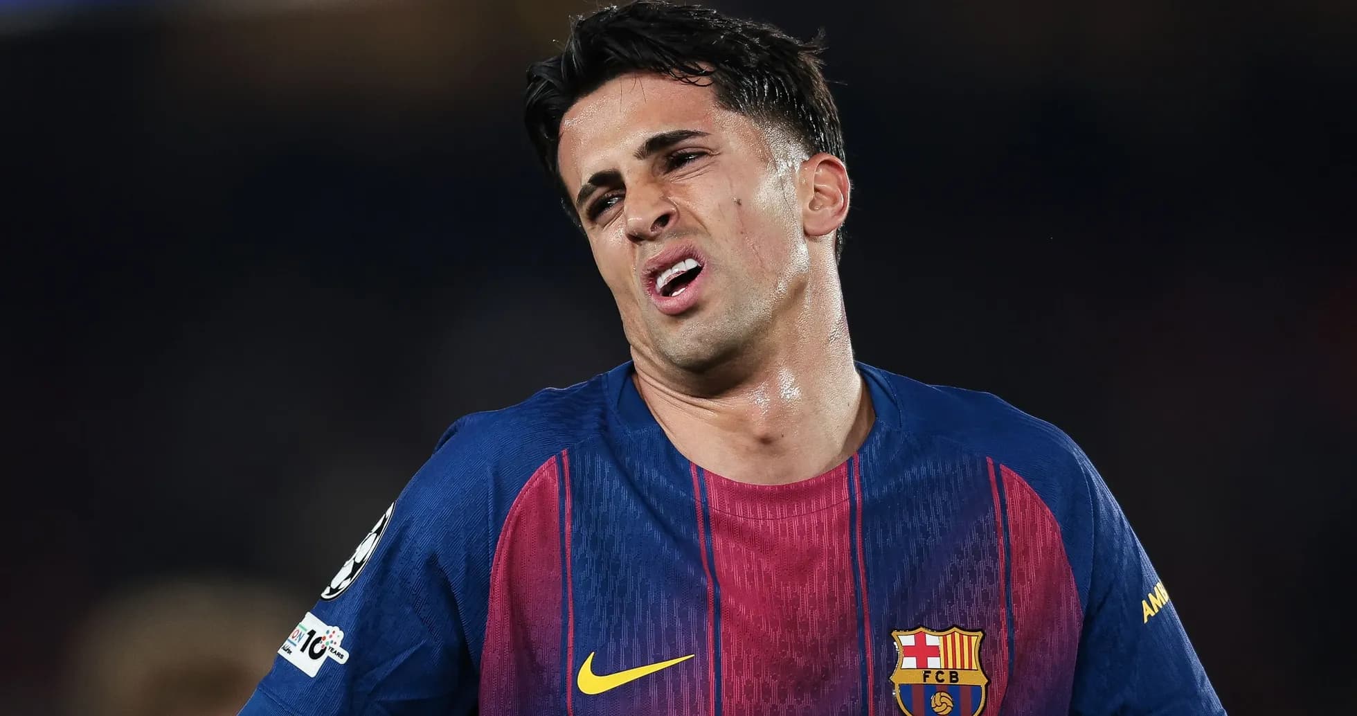 Jugador del FC Barcelona en el campo durante el partido Jugador del FC Barcelona en el campo durante el partido