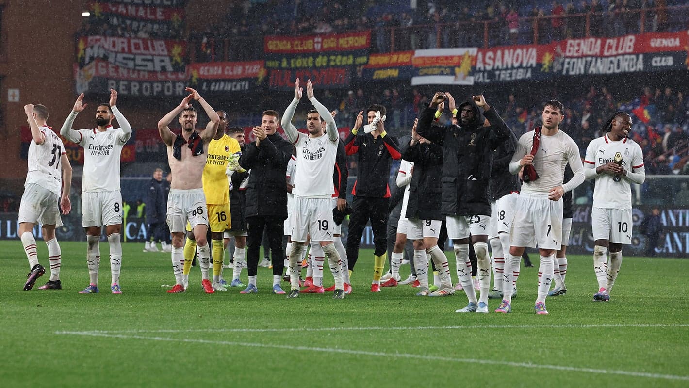 Jugadores de AC Milan celebrando en el estadio Jugadores de AC Milan celebrando en el estadio