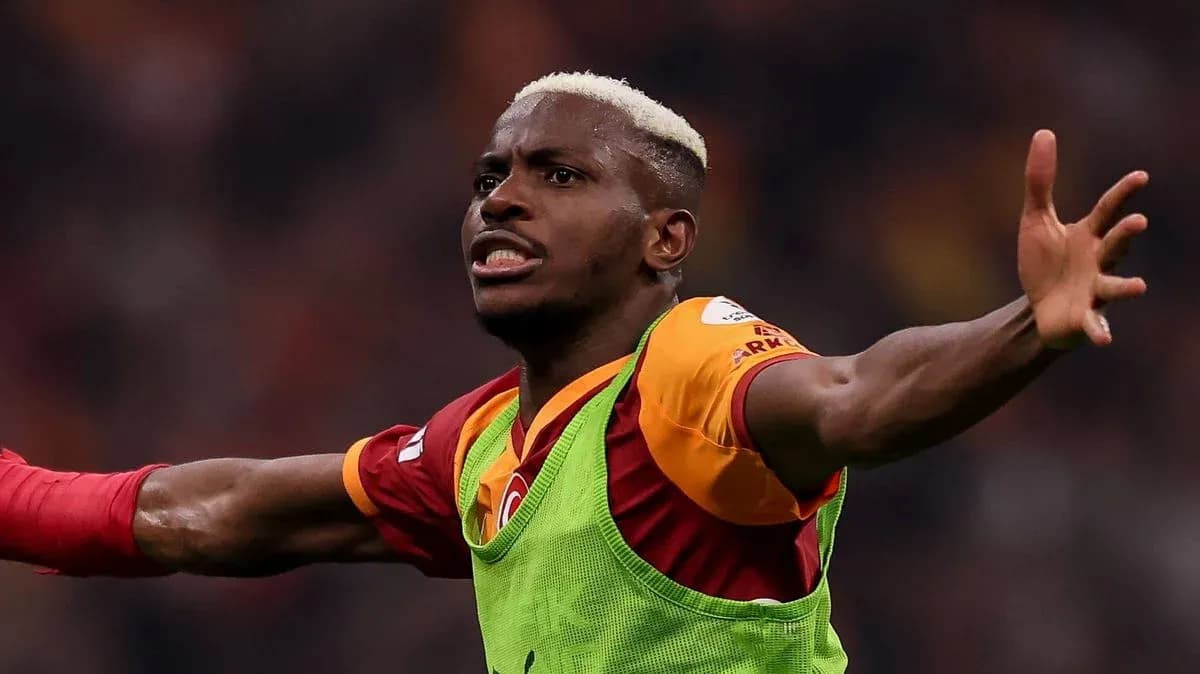 Jugador de Galatasaray celebrando un gol en el partido Jugador de Galatasaray celebrando un gol en el partido