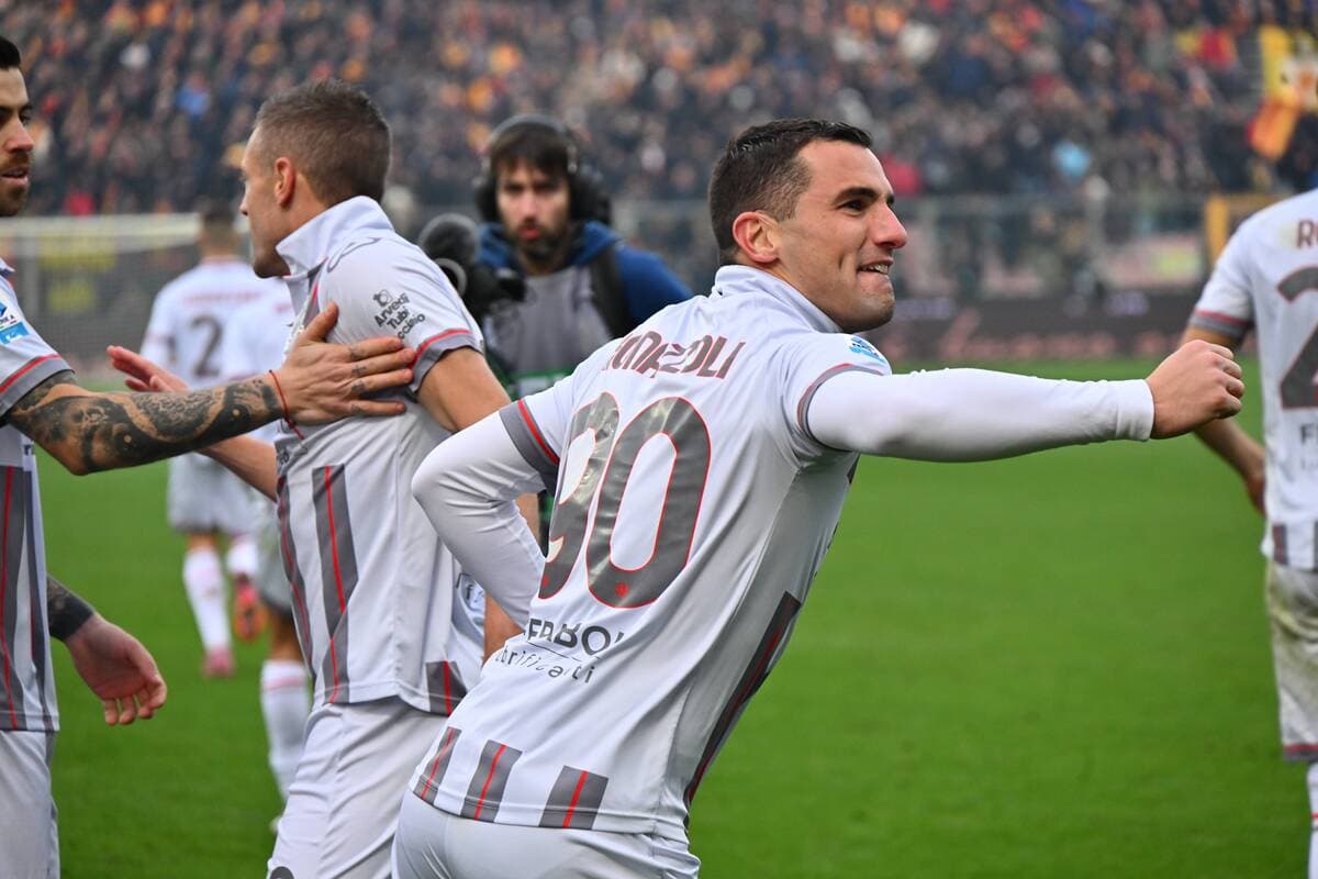 Jugadores de Cremonese celebrando un gol Jugadores de Cremonese celebrando un gol