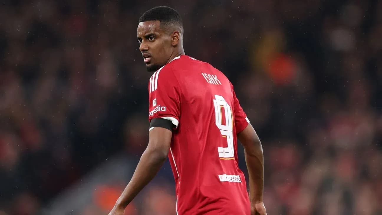 Jugador de Manchester United con camiseta roja en el campo Jugador de Manchester United con camiseta roja en el campo