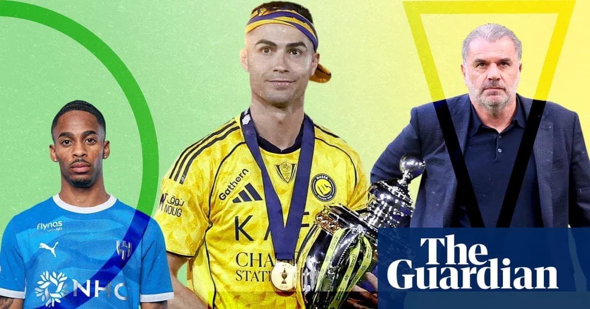 Tres jugadores de fútbol en fondo colorido Tres jugadores de fútbol en fondo colorido
