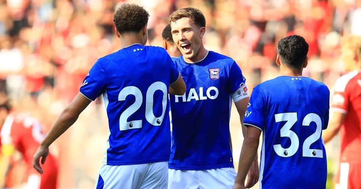 Jugadores de Ipswich celebrando un gol en el partido Jugadores de Ipswich celebrando un gol en el partido