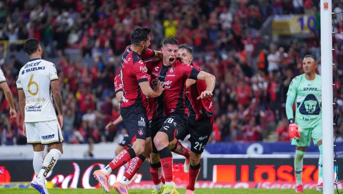 Jugadores de Atlas celebrando un gol Jugadores de Atlas celebrando un gol