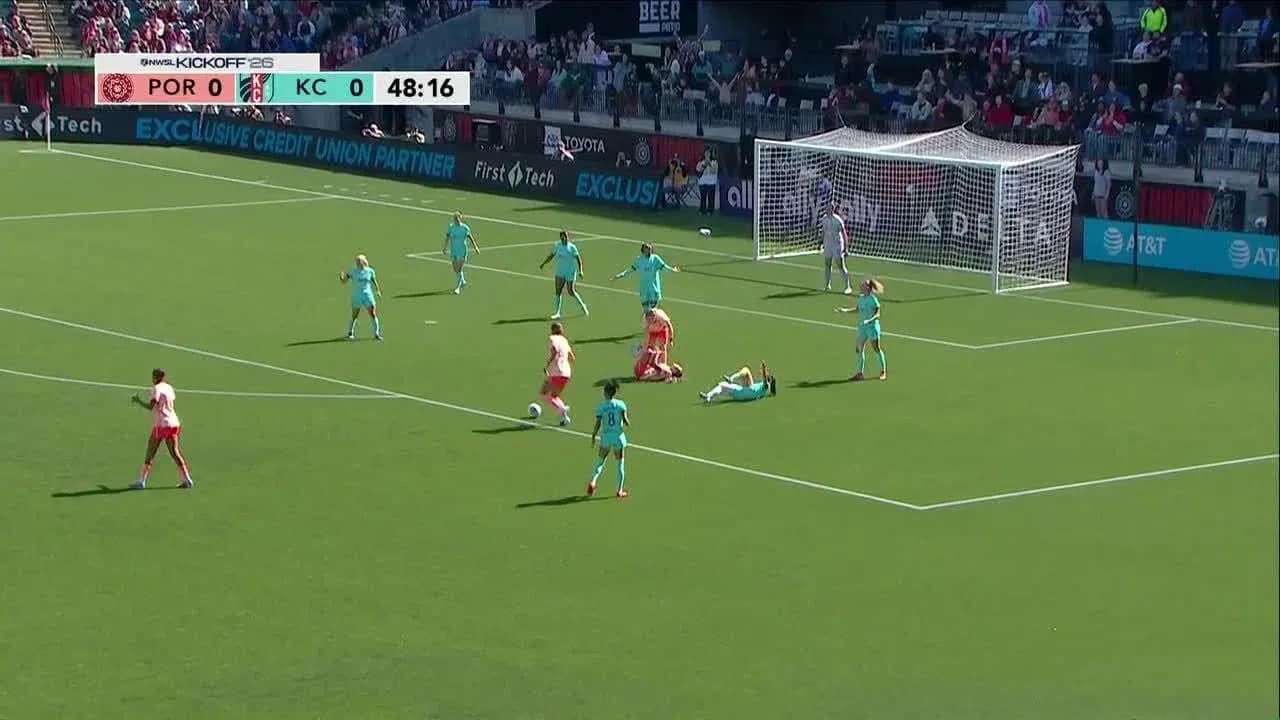 Jugadora del Kansas City W en acción contra Portland Thorns W Jugadora del Kansas City W en acción contra Portland Thorns W