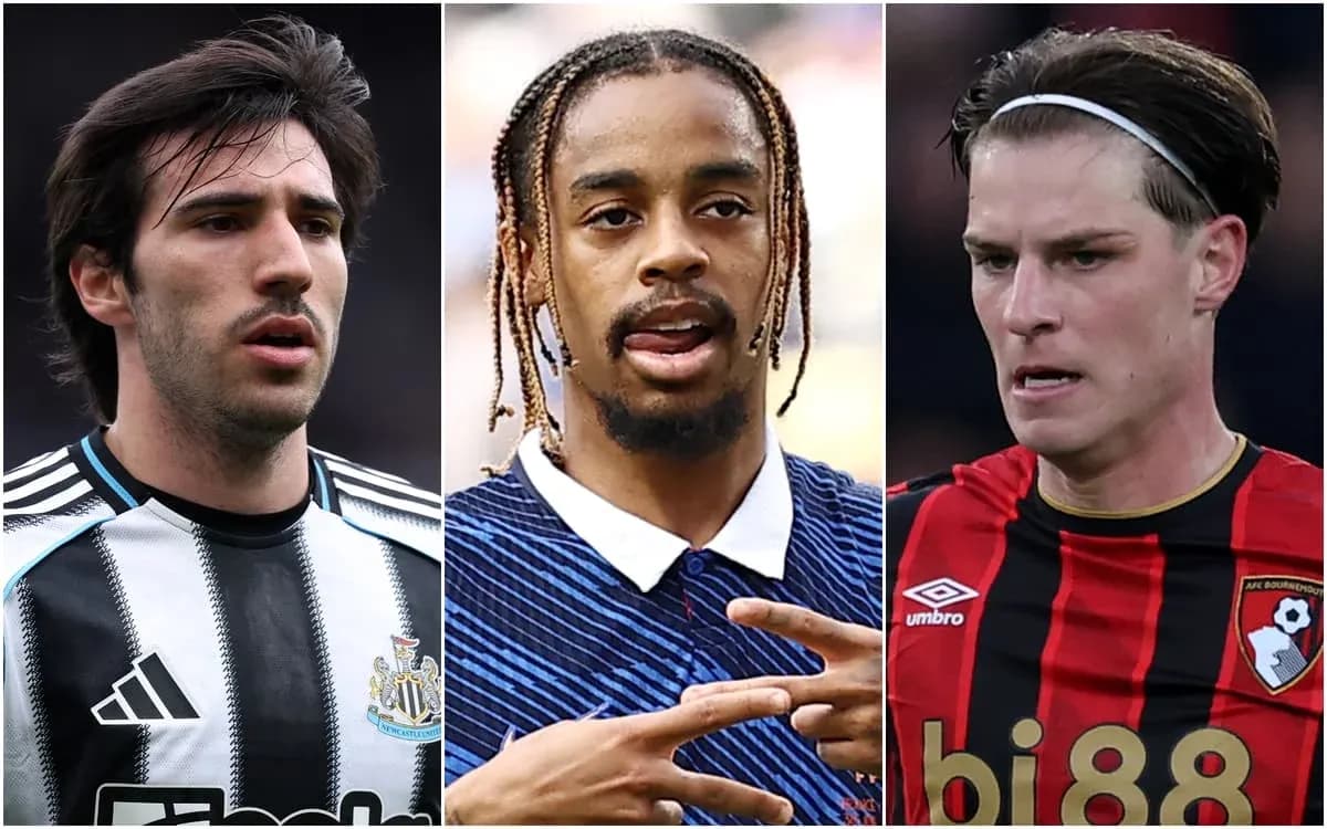 Tres jugadores de fútbol en retratos individuales Tres jugadores de fútbol en retratos individuales